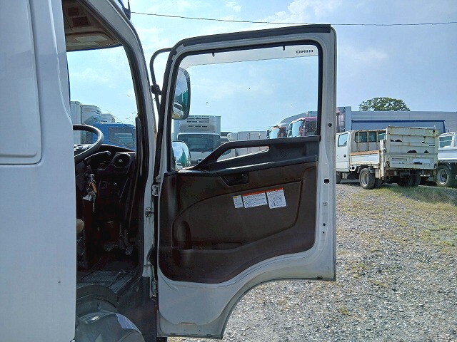 日野レンジャーアルミウイング中型（4t）[写真21]