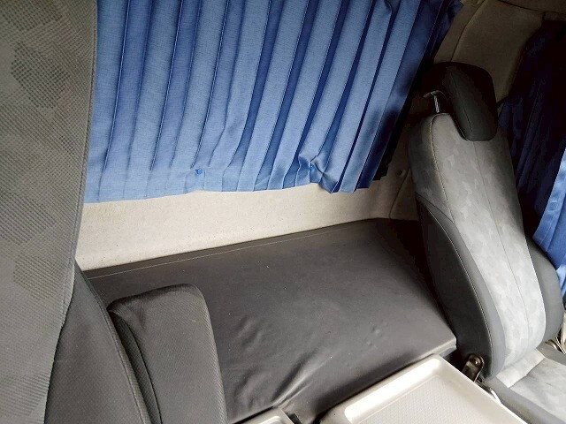 UDトラックスコンドルアルミブロック中型（4t）[写真27]