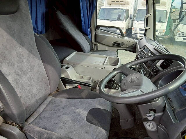 UDトラックスコンドルアルミブロック中型（4t）[写真34]