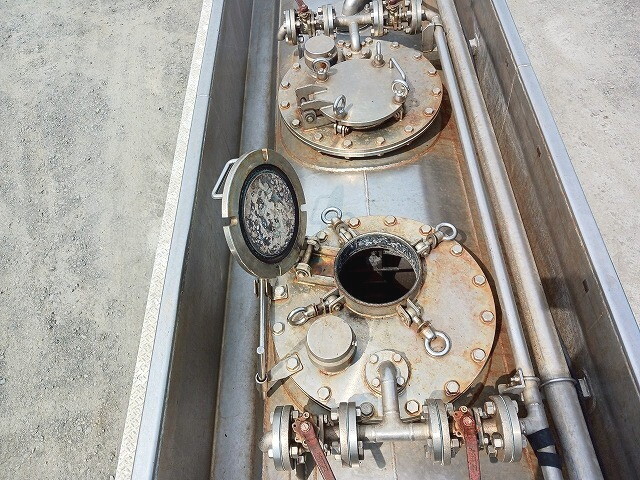 三菱ふそうスーパーグレートタンク車（タンクローリー）大型（10t）[写真09]