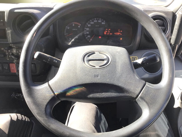 日野デュトロダブルキャブ・ダンプ小型（2t・3t）[写真23]