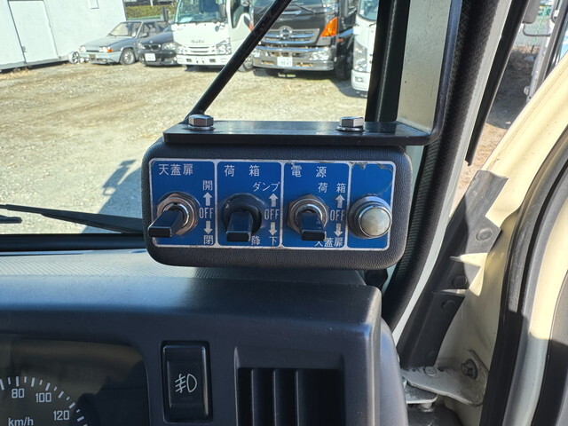 いすゞエルフ深ダンプ（土砂禁ダンプ）小型（2t・3t）[写真27]