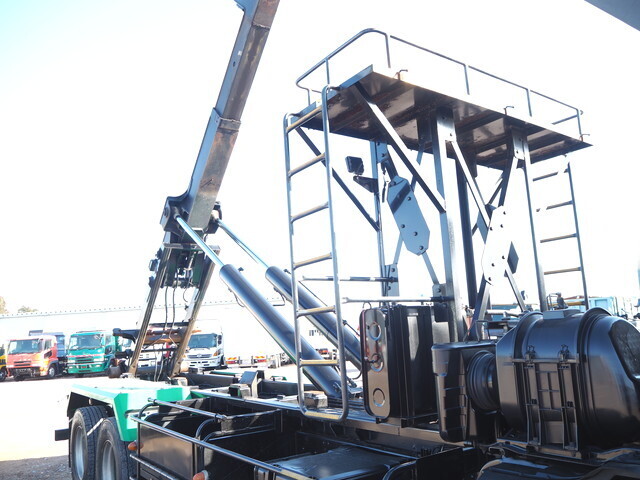 三菱ふそうスーパーグレートコンテナ専用車大型（10t）[写真12]