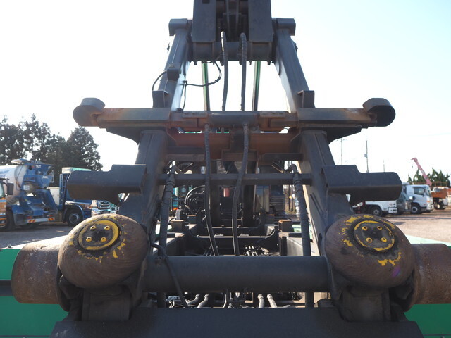 三菱ふそうスーパーグレートコンテナ専用車大型（10t）[写真17]