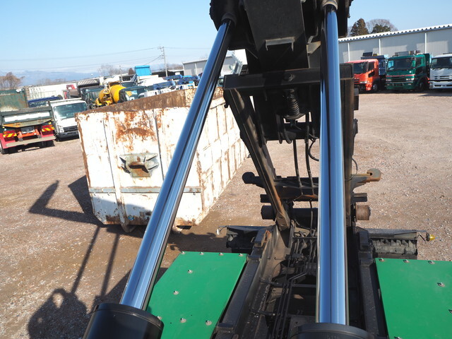 三菱ふそうスーパーグレートコンテナ専用車大型（10t）[写真25]