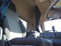 三菱ふそうスーパーグレートコンテナ専用車大型（10t）[写真32]