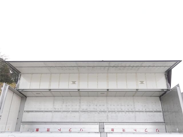 UDトラックスクオンアルミウイング大型（10t）[写真13]