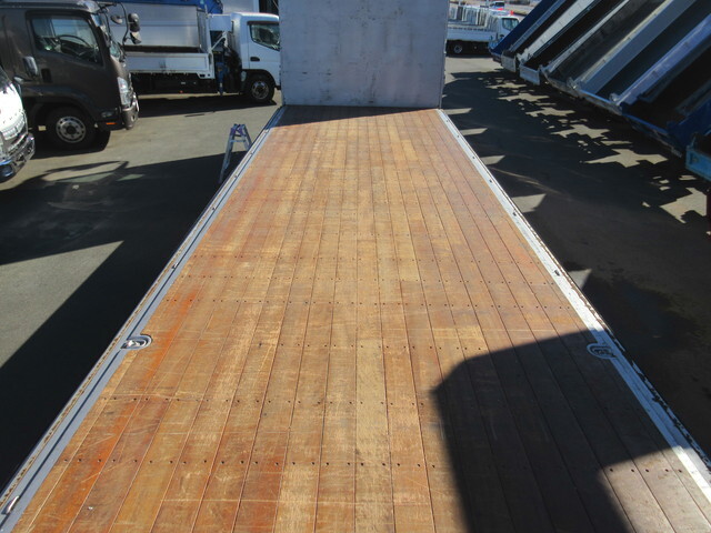 三菱ふそうスーパーグレートアルミウイング大型（10t）[写真15]