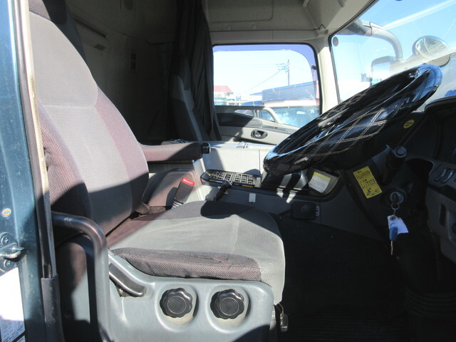 三菱ふそうスーパーグレートアルミウイング大型（10t）[写真21]