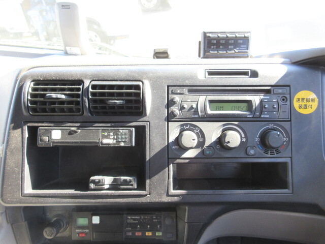 三菱ふそうスーパーグレートアルミウイング大型（10t）[写真24]