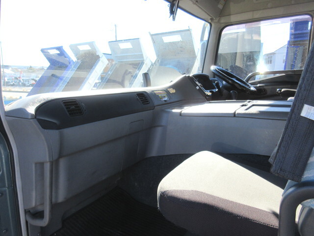 三菱ふそうスーパーグレートアルミウイング大型（10t）[写真28]