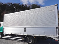 いすゞフォワードアルミウイング中型（4t）[写真09]