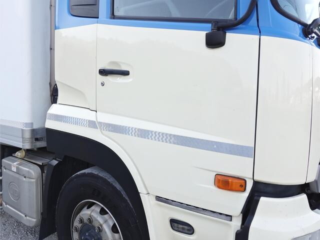 UDトラックスクオン冷凍車（冷蔵車）大型（10t）[写真05]