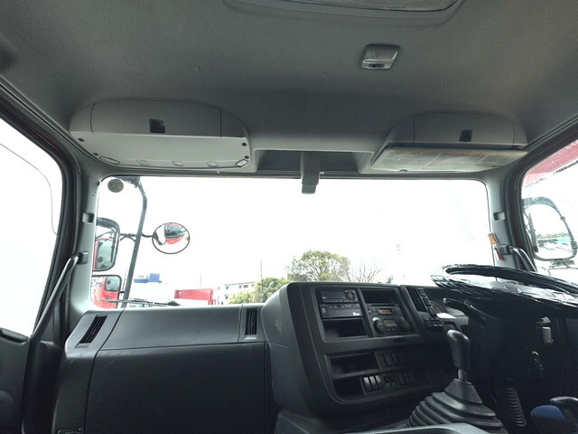 いすゞギガ平ボディ大型（10t）[写真12]