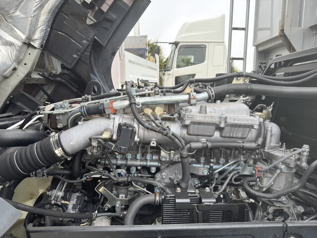 いすゞギガ平ボディ大型（10t）[写真16]