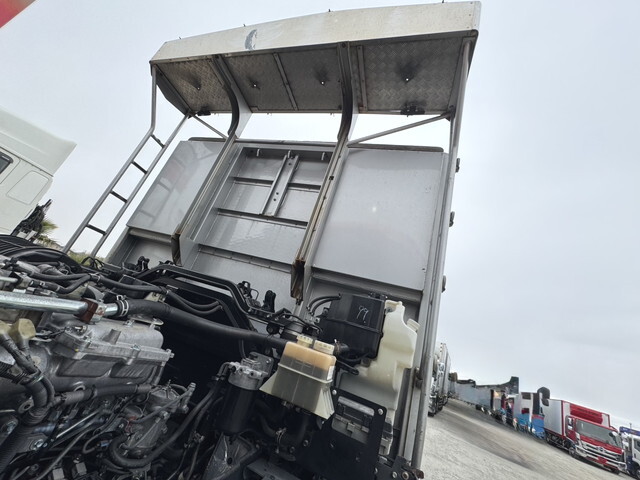 いすゞギガ平ボディ大型（10t）[写真20]