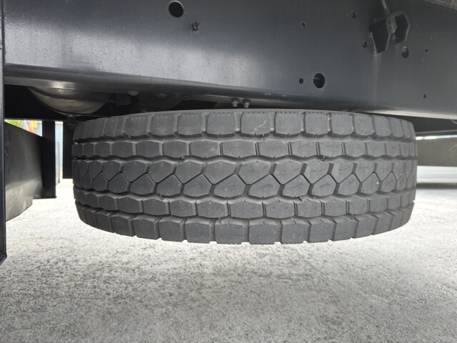 いすゞギガ平ボディ大型（10t）[写真22]