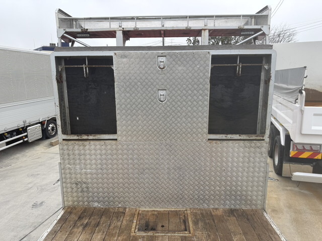 いすゞギガ平ボディ大型（10t）[写真26]