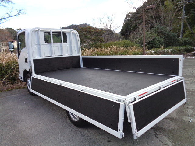 日産アトラス平ボディ小型（2t・3t）[写真11]
