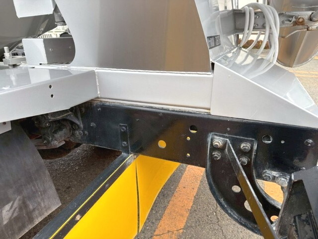 三菱ふそうファイターミキサー車（コンクリートミキサー）増トン（6t・8t）[写真15]