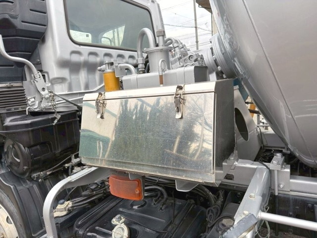 三菱ふそうファイターミキサー車（コンクリートミキサー）増トン（6t・8t）[写真18]