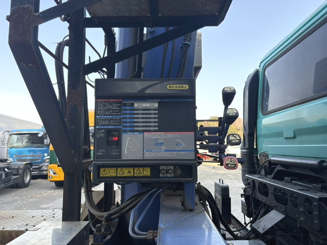 UDトラックスクオントレーラーヘッド（トラクターヘッド）大型（10t）[写真13]