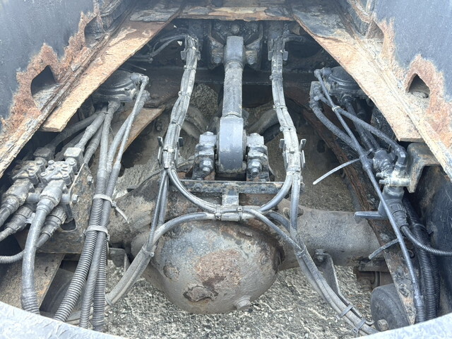 UDトラックスクオントレーラーヘッド（トラクターヘッド）大型（10t）[写真19]