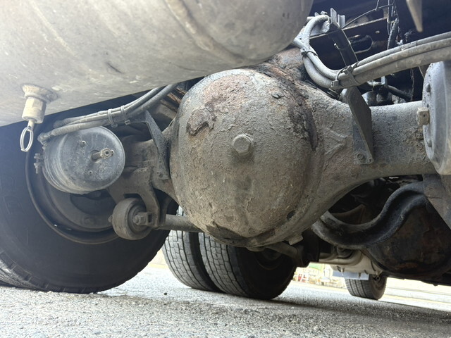 UDトラックスクオントレーラーヘッド（トラクターヘッド）大型（10t）[写真20]