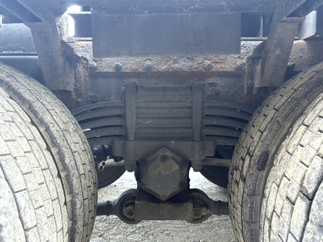 UDトラックスクオントレーラーヘッド（トラクターヘッド）大型（10t）[写真21]