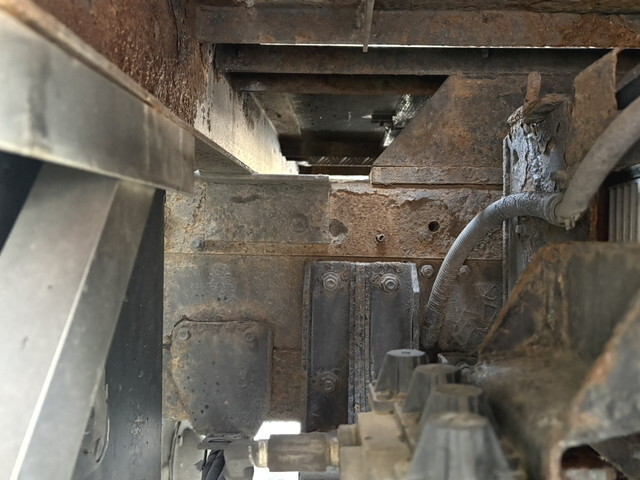 UDトラックスクオントレーラーヘッド（トラクターヘッド）大型（10t）[写真22]