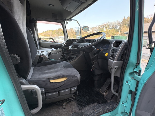 UDトラックスクオントレーラーヘッド（トラクターヘッド）大型（10t）[写真24]