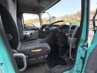 UDトラックスクオントレーラーヘッド（トラクターヘッド）大型（10t）[写真25]