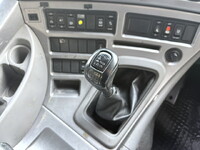 UDトラックスクオントレーラーヘッド（トラクターヘッド）大型（10t）[写真27]