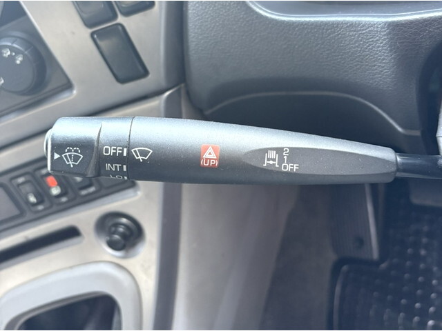 UDトラックスクオントレーラーヘッド（トラクターヘッド）大型（10t）[写真28]