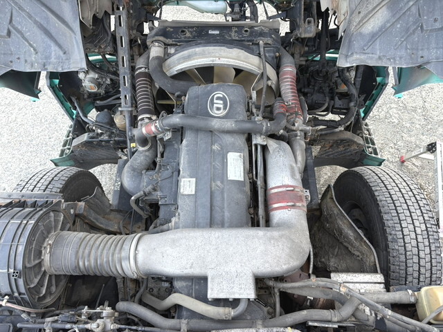 UDトラックスクオントレーラーヘッド（トラクターヘッド）大型（10t）[写真29]