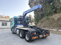 UDトラックスクオントレーラーヘッド（トラクターヘッド）大型（10t）[写真02]