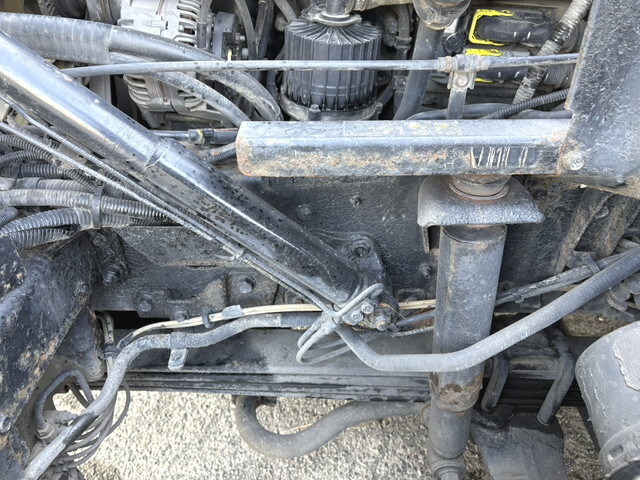 UDトラックスクオントレーラーヘッド（トラクターヘッド）大型（10t）[写真30]