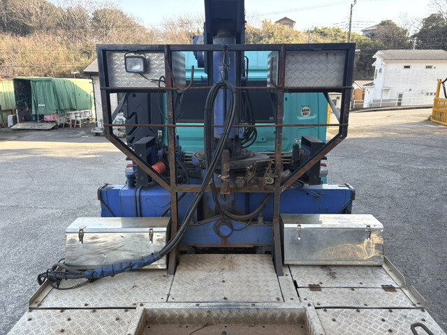 UDトラックスクオントレーラーヘッド（トラクターヘッド）大型（10t）[写真09]