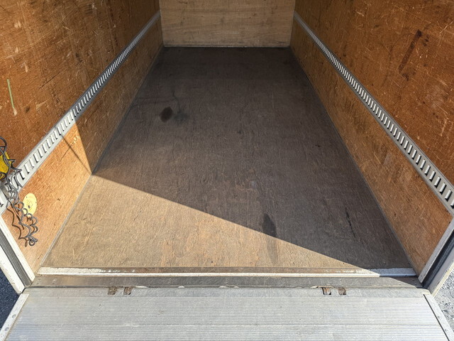 いすゞエルフアルミバン小型（2t・3t）[写真12]