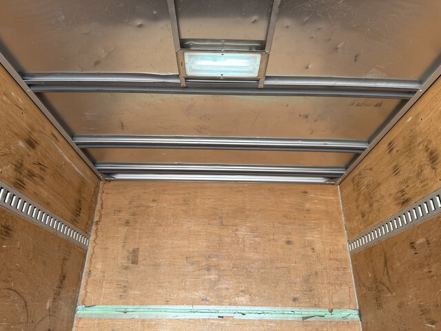 いすゞエルフアルミバン小型（2t・3t）[写真13]