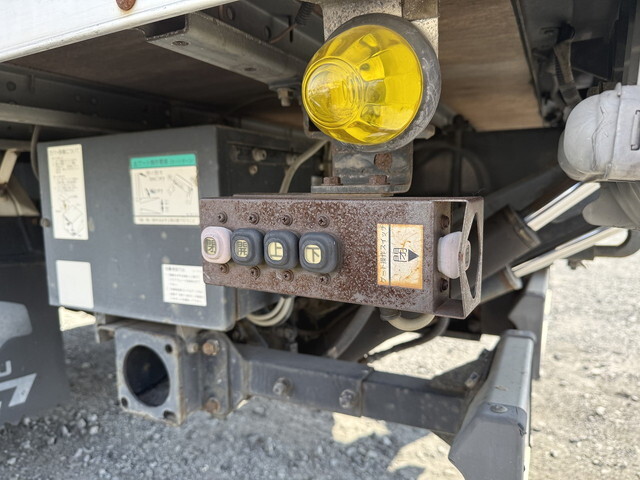 いすゞエルフアルミバン小型（2t・3t）[写真17]