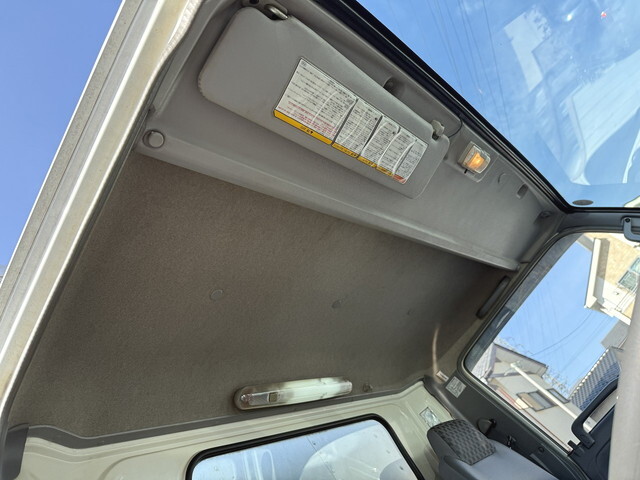 いすゞエルフアルミバン小型（2t・3t）[写真35]