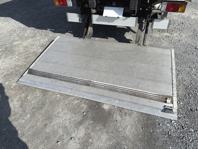 いすゞエルフアルミバン小型（2t・3t）[写真08]