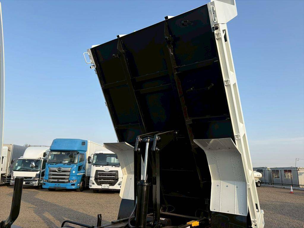 三菱ふそうファイターダンプ中型（4t）[写真12]