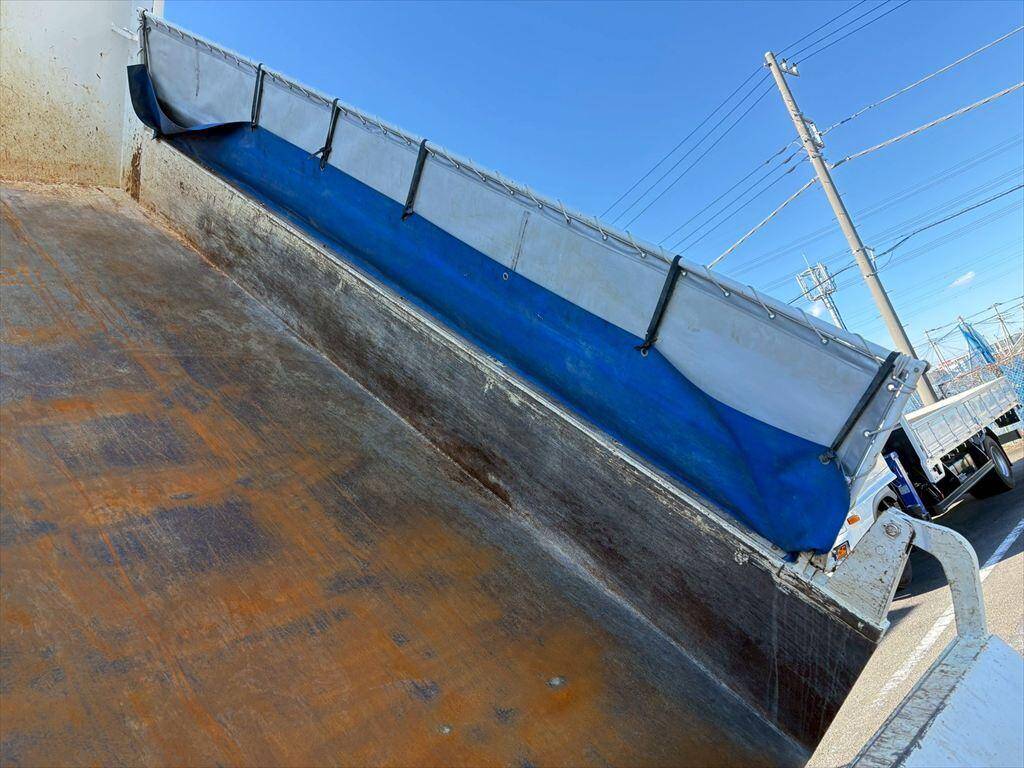 UDトラックスクオンダンプ大型（10t）[写真10]