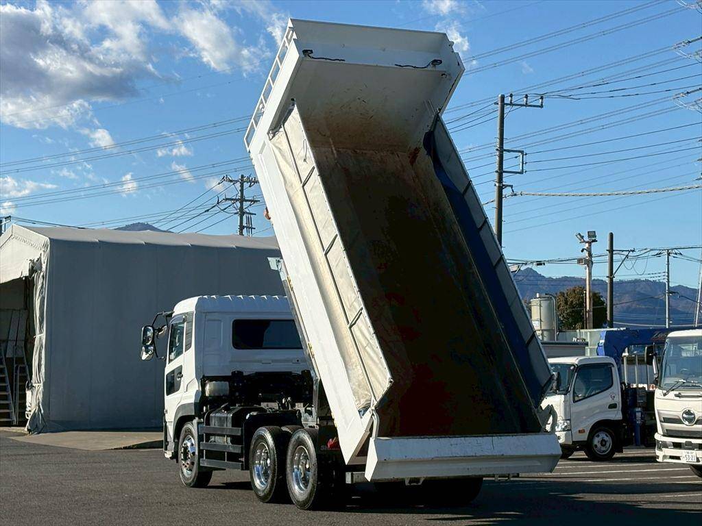 UDトラックスクオンダンプ大型（10t）[写真11]