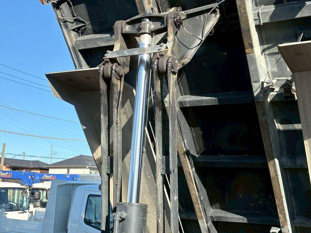 UDトラックスクオンダンプ大型（10t）[写真14]