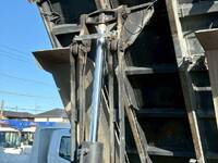 UDトラックスクオンダンプ大型（10t）[写真15]