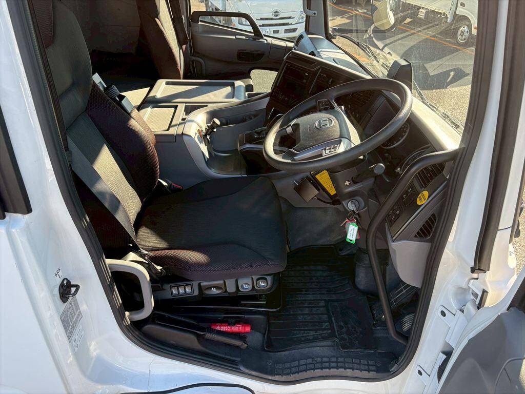 UDトラックスクオンダンプ大型（10t）[写真21]