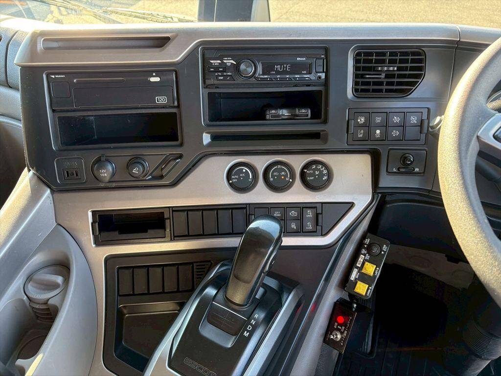 UDトラックスクオンダンプ大型（10t）[写真22]